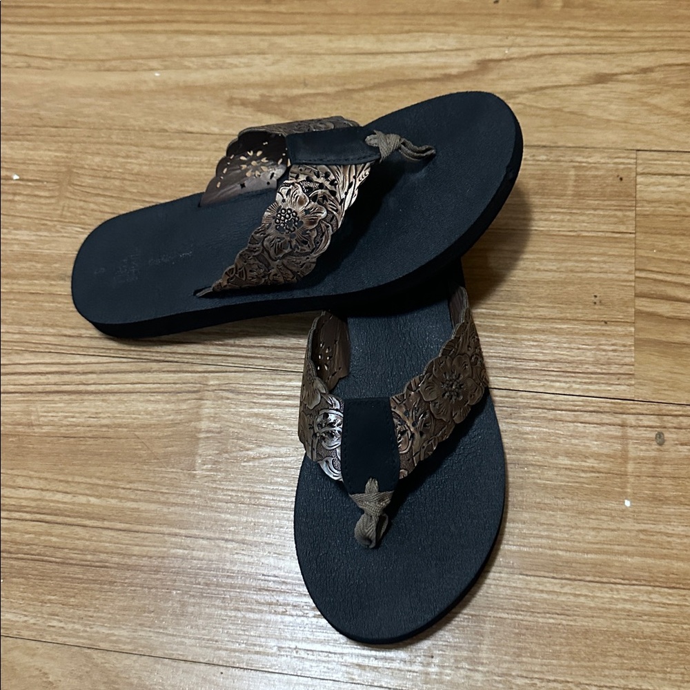 Black and Brown Floral Sandals Time & true